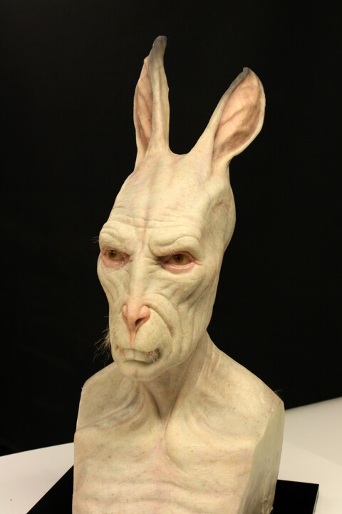 Sculpture intitulée "El hombre conejo" par Alberto Hortas Lopez, Œuvre d'art originale, Plastique