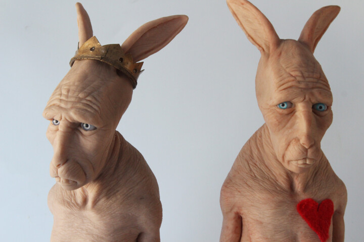 Escultura titulada "Hombre conejo" por Alberto Hortas Lopez, Obra de arte original, Resina