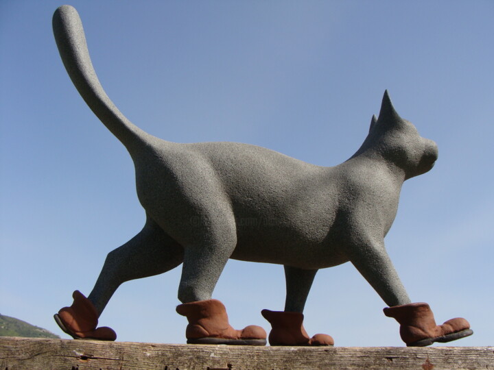 Escultura intitulada "le chat botté" por Alberto Kissola, Obras de arte originais, Resina