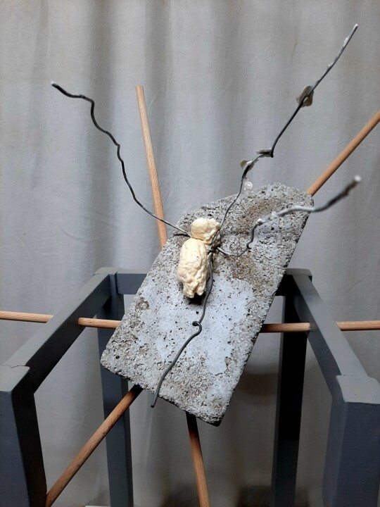 Skulptur mit dem Titel "Flor de Hiroshima #4" von Alberto Simões De Almeida, Original-Kunstwerk, Holz
