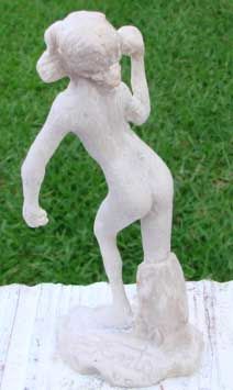 Escultura intitulada "ela e a maçâ" por Alceo Luiz De Costa Dcosta, Obras de arte originais