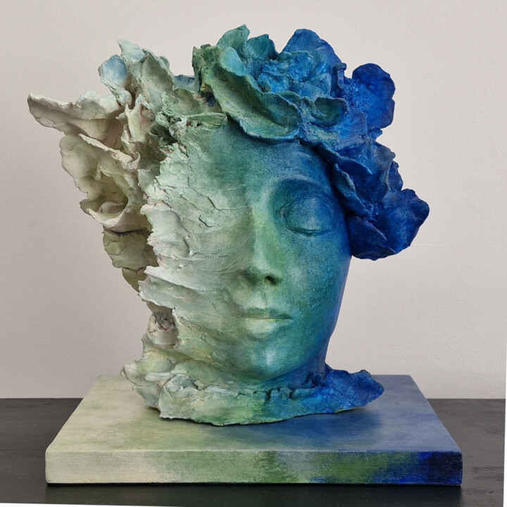 Scultura intitolato "Bleue" da Alejandra Valeiro, Opera d'arte originale, Argilla