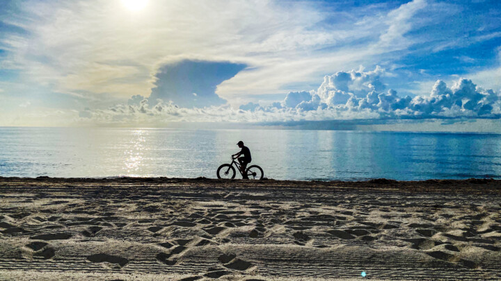 Фотография под названием "S-014- BICYCLIST ON…" - Aleks Rosenberg, Подлинное произведение искусства, Цифровая фотография