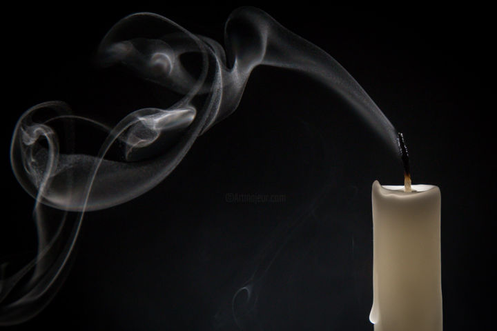 Fotografia zatytułowany „Extinguished candle” autorstwa Aleksei Serov, Oryginalna praca, Fotografia cyfrowa