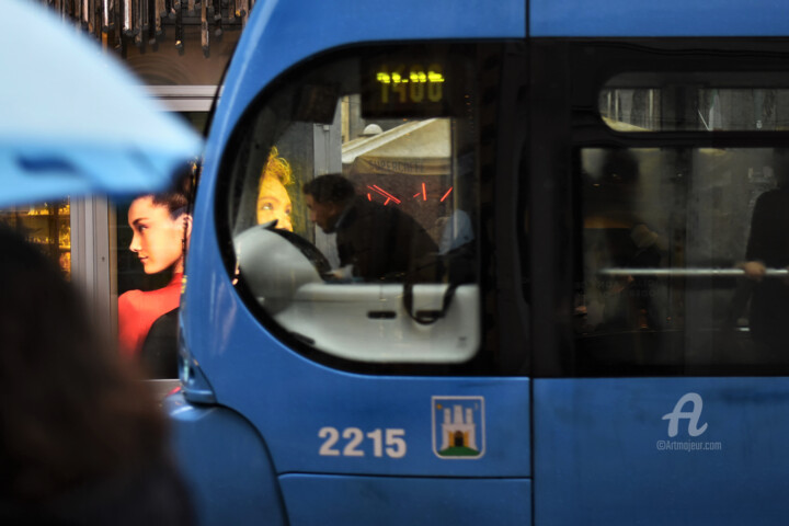 Photographie intitulée "Tram driver" par Alen Gurovic, Œuvre d'art originale, Photographie numérique