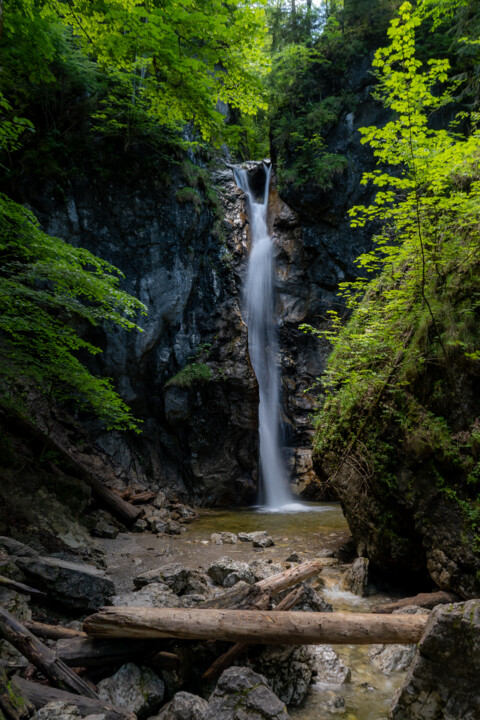 Fotografie mit dem Titel "Lainbach-Wasserfall" von Alex Muscaliu (Alex and the Weekend), Original-Kunstwerk, Digitale Fotogr…