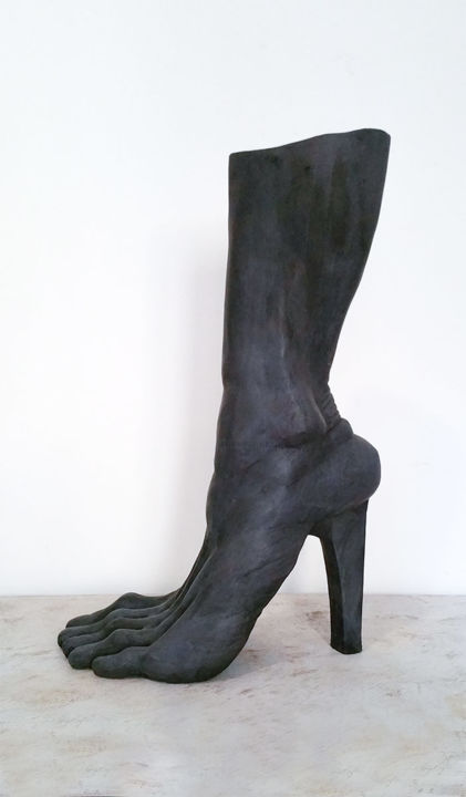 Скульптура под названием "Le fetiche" - Alex Hary, Подлинное произведение искусства, Пластмасса