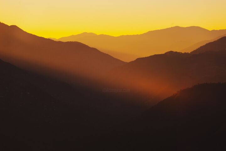 Photographie intitulée "Peaks at sunset" par Alex Kalm, Œuvre d'art originale, Photographie numérique