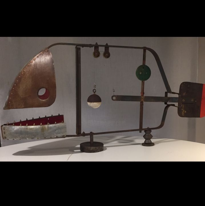 Sculpture titled "Pesce geostazionario" by Alfredo Chiaramonte, Original Art, Metals