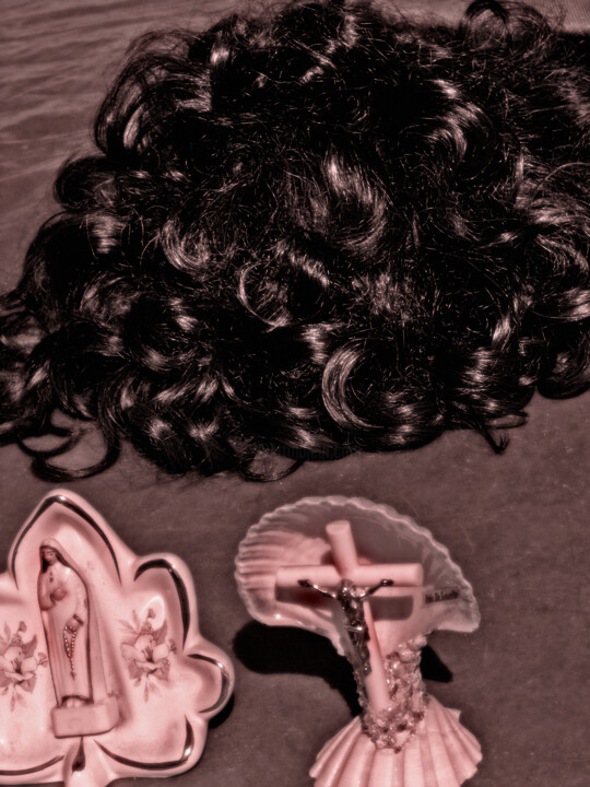Photographie intitulée "The wig on Christus" par Alice Odilon, Œuvre d'art originale, Photographie non manipulée
