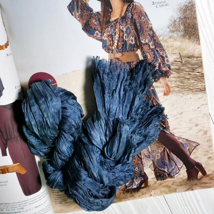 Textile Art με τίτλο "Blueberry (silk sca…" από Alina Moshnina, Αυθεντικά έργα τέχνης, Χρωστικές ουσίες
