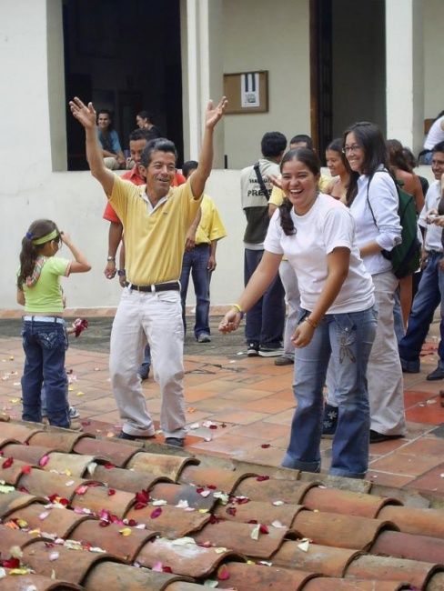 Sculpture titled "PÈTALOS AL TEJADO 2" by Ricardo Alipio Vargas Mantilla, Original Artwork, Other