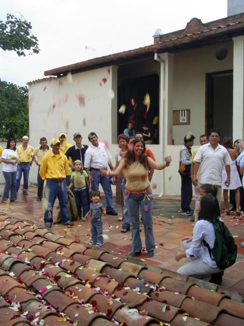 Sculpture titled "PÈTALOS AL TEJADO 4" by Ricardo Alipio Vargas Mantilla, Original Artwork, Other