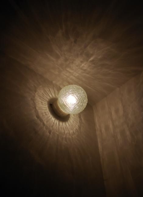 Fotografia intitolato "Light bulb" da Alis La Luna, Opera d'arte originale