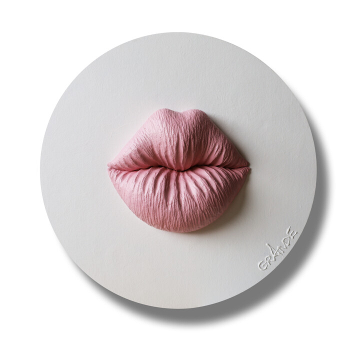 Sculpture titled "MARSHMALLOW KISS" by Alla Grande, Original Artwork, Textile fiber