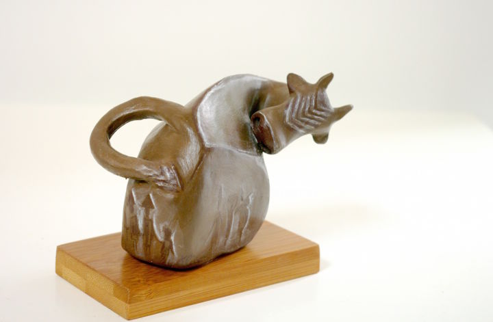 Escultura titulada "Vache tatouée" por Alice Marie, Obra de arte original, Arcilla