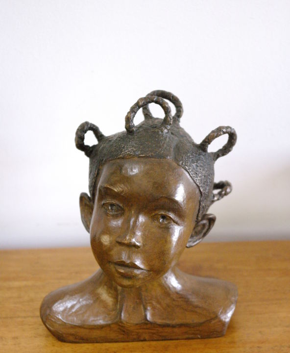 Sculpture titled "Fatima en Bronze" by Alice Marie, Original Artwork, Bronze