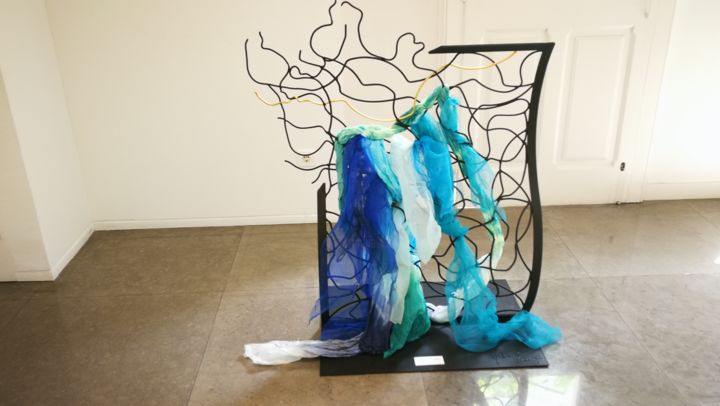 Escultura intitulada "Estou quase a sair-…" por Ana Leonor Rocha Rocha, Obras de arte originais, Metais