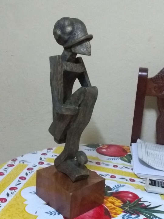 Scultura intitolato "Enajenación" da Alvaro Hernadez Reyes, Opera d'arte originale, Legno