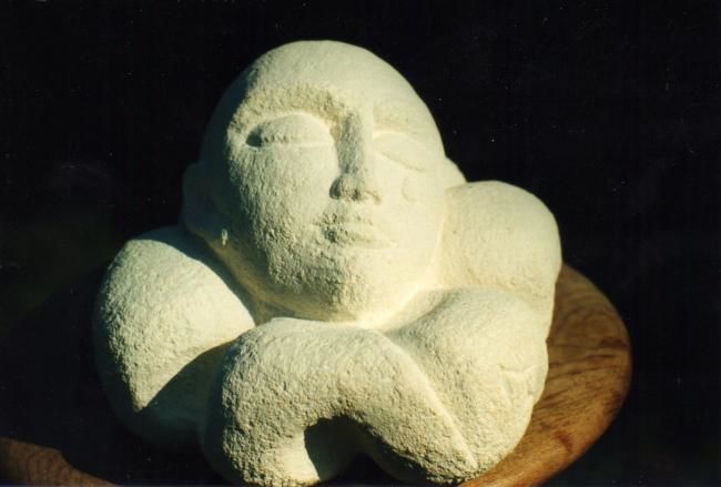 Skulptur mit dem Titel "Pierrot" von Nicolle Amblard-Chomeyrac, Original-Kunstwerk, Stein