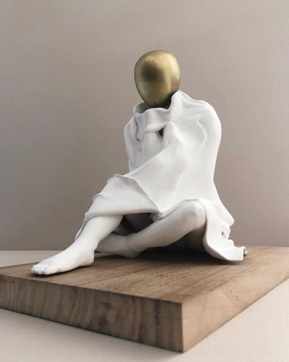「Réflexion frileuse」というタイトルの彫刻 Amlaugaによって, オリジナルのアートワーク, しっくい