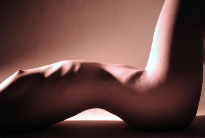Photographie intitulée "Female Form" par Anthony Amor, Œuvre d'art originale,