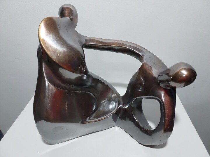 Skulptur mit dem Titel "Mãe e filha" von Anamaria Vieira, Original-Kunstwerk, Bronze