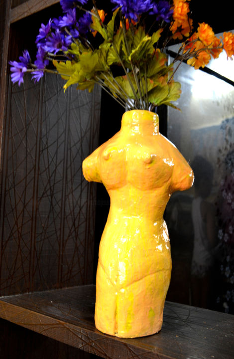 Sculpture intitulée "WOMEN'S TORSO" par Anandswaroop Manchiraju, Œuvre d'art originale, Coulage
