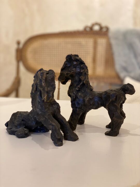 Sculpture titled "Couple - Petits Che…" by Anany Artiste, Original Artwork, Bronze