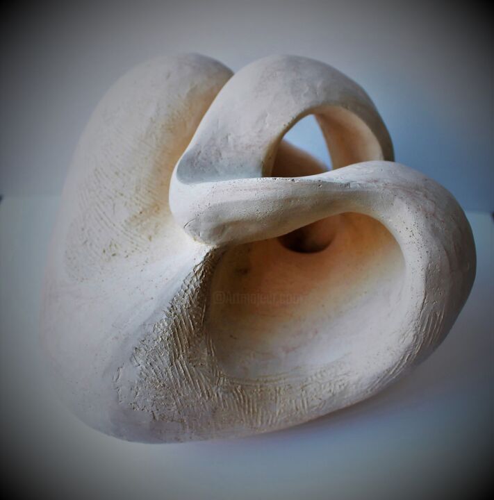 Sculpture titled "Corazón de tierra" by Andrea Luna (Lunarte), Original Artwork, Ceramics