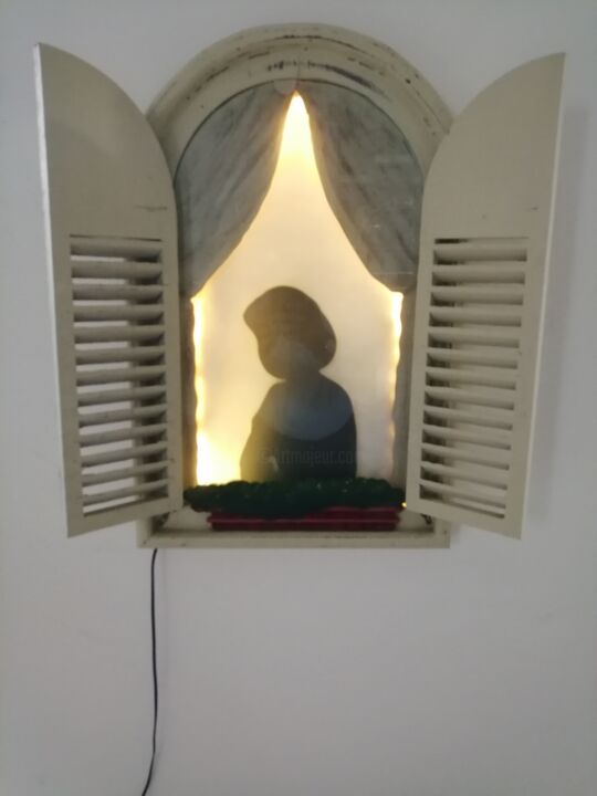 Sculptuur getiteld "Femme à la fenêtre" door Andregeometricart, Origineel Kunstwerk, Hout