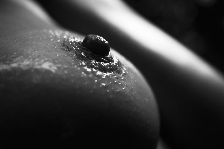 Фотография под названием "Female nipple" - Alex Vox, Подлинное произведение искусства, Цифровая фотография