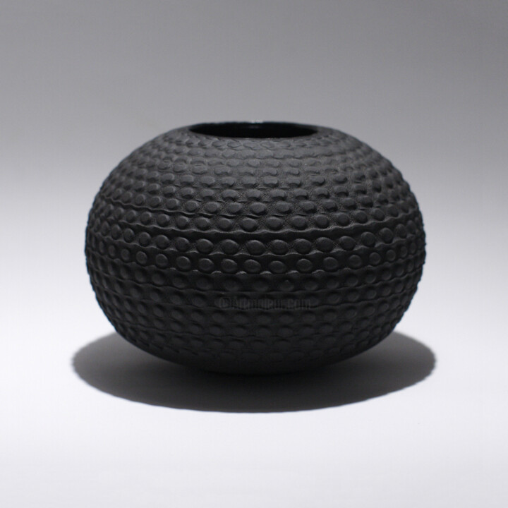Skulptur mit dem Titel "Durio Black O" von Andrii Kyrychenko, Original-Kunstwerk, Keramik