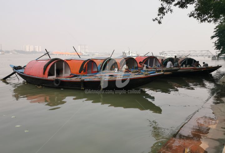 Photography titled "Boat in Ganga" by Angela Caillaud S., Original Artwork, Digital Photography