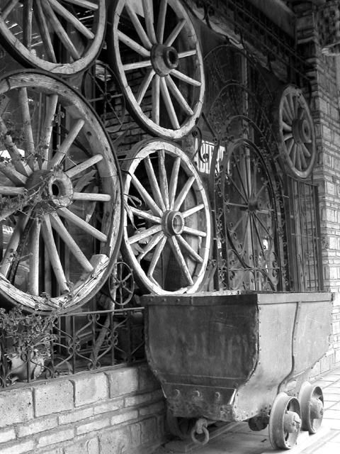 Fotografia zatytułowany „Wagon Wheel” autorstwa Angelo Di Pietrantonio, Oryginalna praca