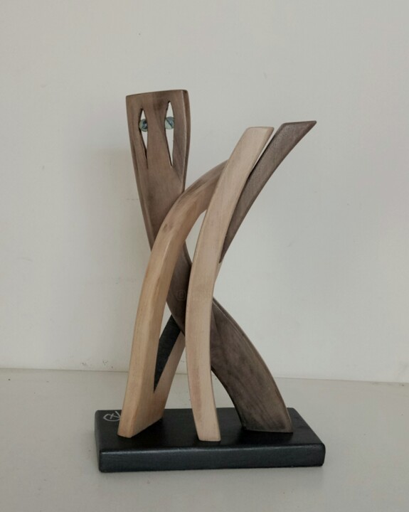 Sculptuur getiteld "Influencer" door Anna Beltrame A＋D Art, Origineel Kunstwerk, Hout