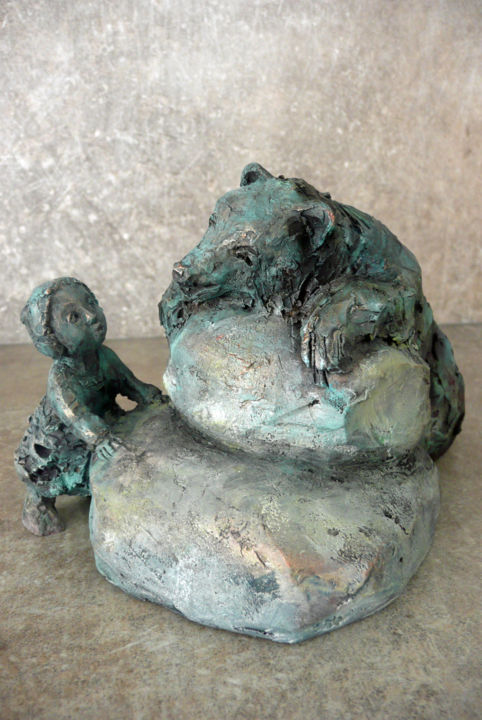 Sculpture titled "l'ours et l'enfant" by Anne Daucourt, Original Artwork, Terra cotta