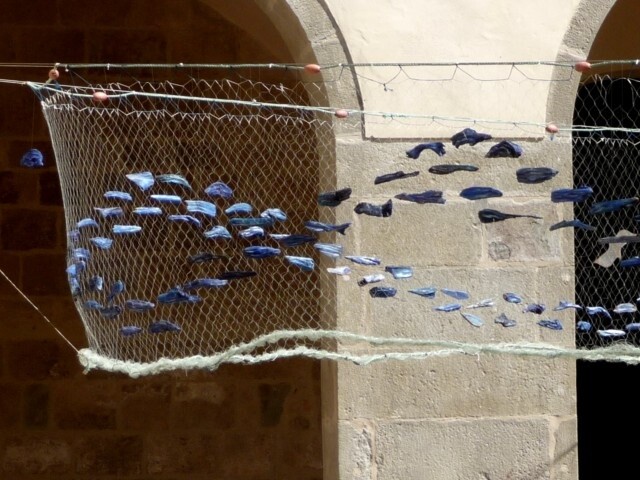 Installation intitulée "danse d'avril" par Anne Sarda, Œuvre d'art originale, Extérieurs