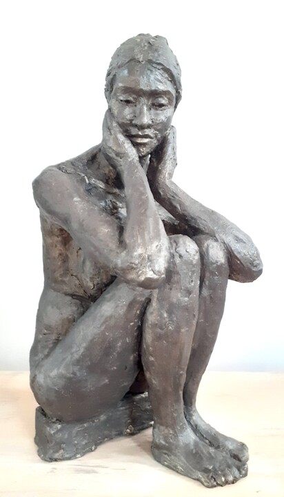 Sculptuur getiteld "Chloé pensive" door Anne Thierrée, Origineel Kunstwerk, Klei