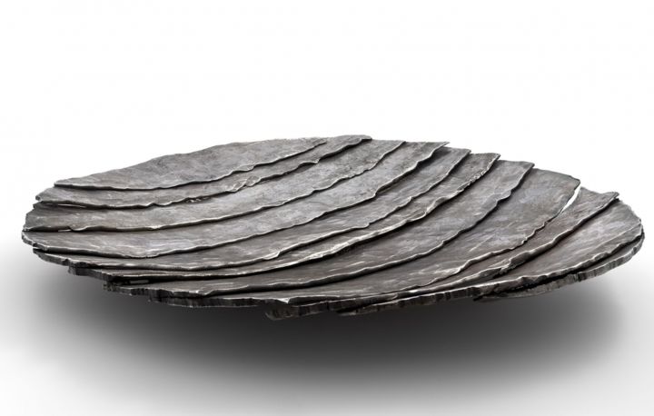 Скульптура под названием "Striped bowl" - Annelied Van Dijk, Подлинное произведение искусства, Металлы