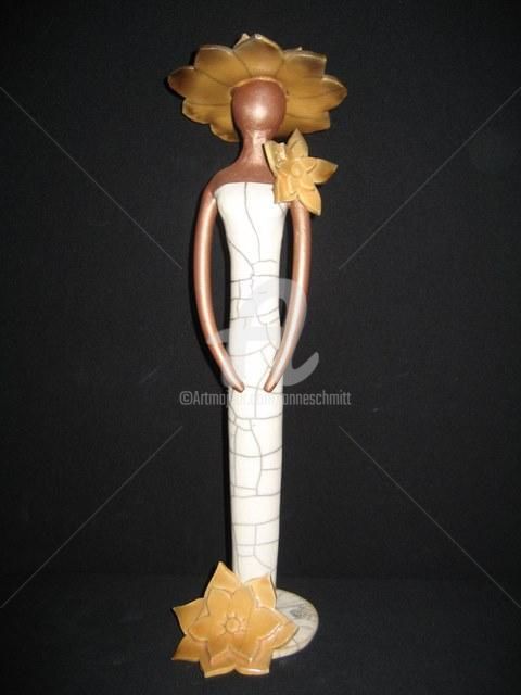 Skulptur mit dem Titel "femme fleur raku bl…" von Noush, Original-Kunstwerk