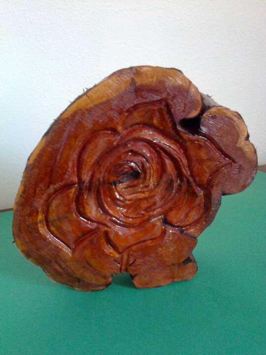 Sculpture intitulée "Cade à la rose" par Annie Décarpes (kirova), Œuvre d'art originale, Bois