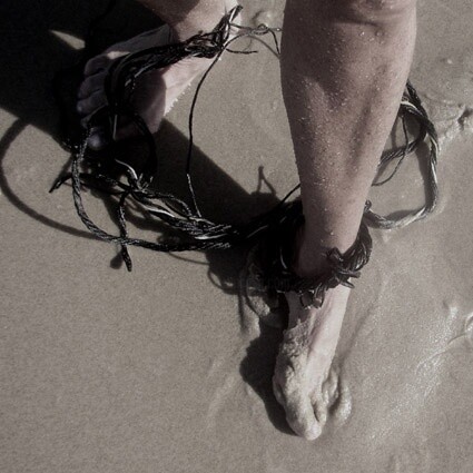 Fotografia intitulada "le pas lié à la mer" por Annie Varga, Obras de arte originais