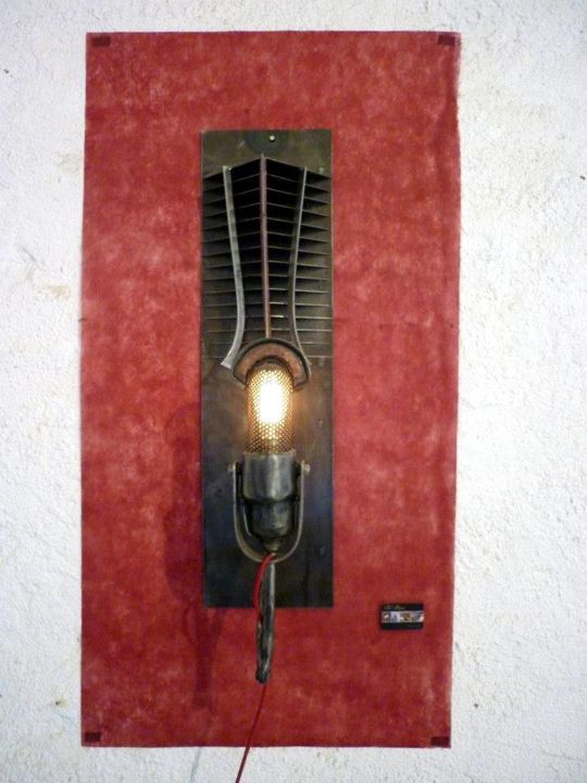 Sculpture titled "microphone "1930"" by Anthony Gosselin, Original Artwork, Metals