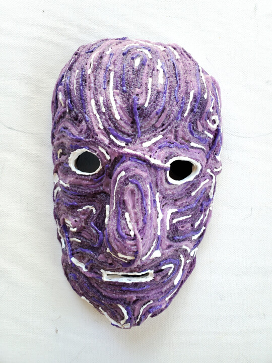 Escultura titulada "Purple Yarn Mask by…" por Anthony Saldivar, Obra de arte original, Hilorama