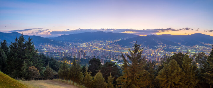 Fotografia zatytułowany „PANORAMIC MEDELLIN…” autorstwa Antoine Barthelemy, Oryginalna praca, Fotografia cyfrowa