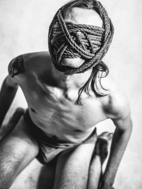 Photographie intitulée "Bondage" par Anton Logos, Œuvre d'art originale, Photographie numérique