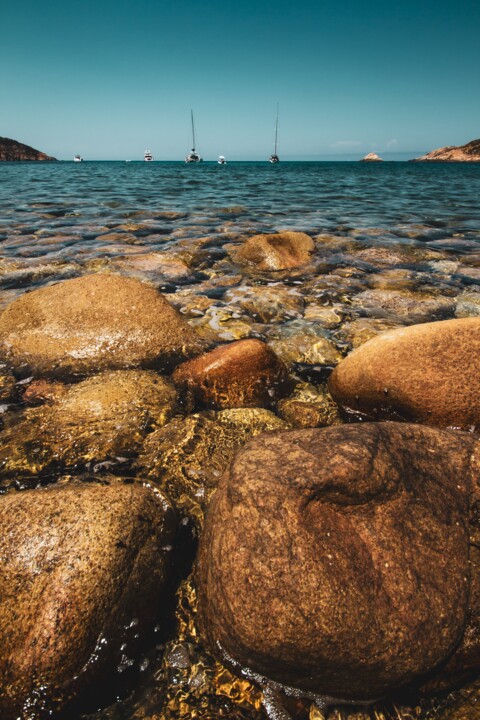 Фотография под названием "Round-rock-beach" - Antonin Borie, Подлинное произведение искусства, Цифровая фотография