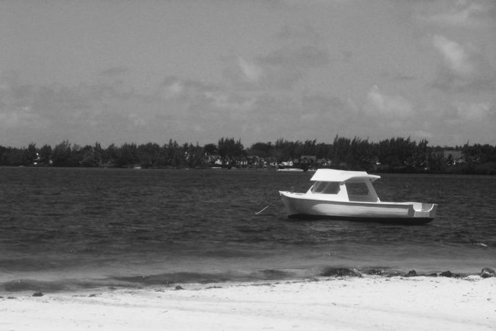 Photography titled "Boat and Beach" by Ak, Original Artwork