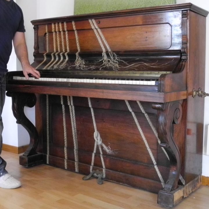Artisanat intitulée "Piano désaccordé, r…" par Applestrophe, Œuvre d'art originale